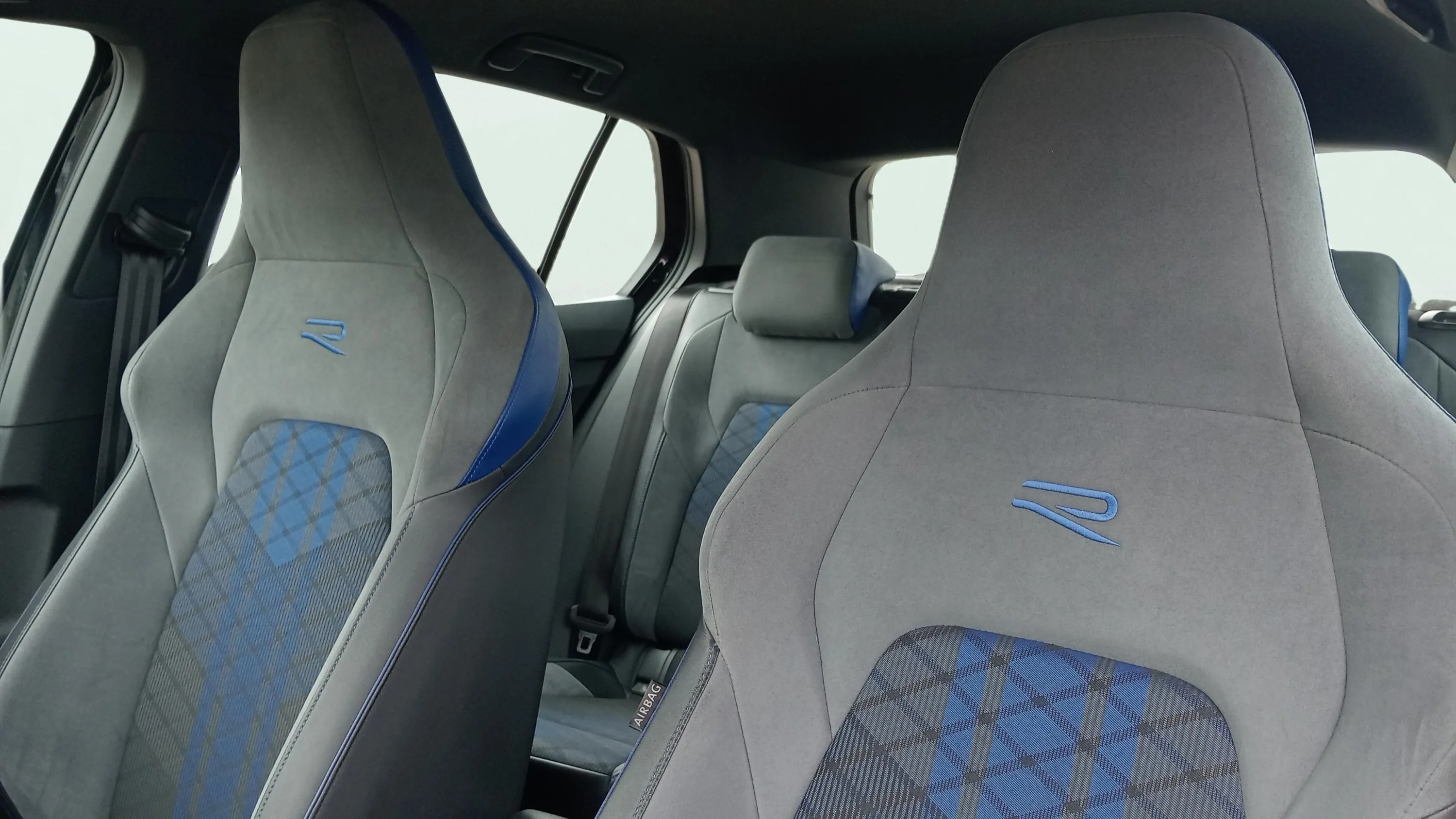 Volkswagen Golf R 2.0 TSI 4Motion DSG - foto 24