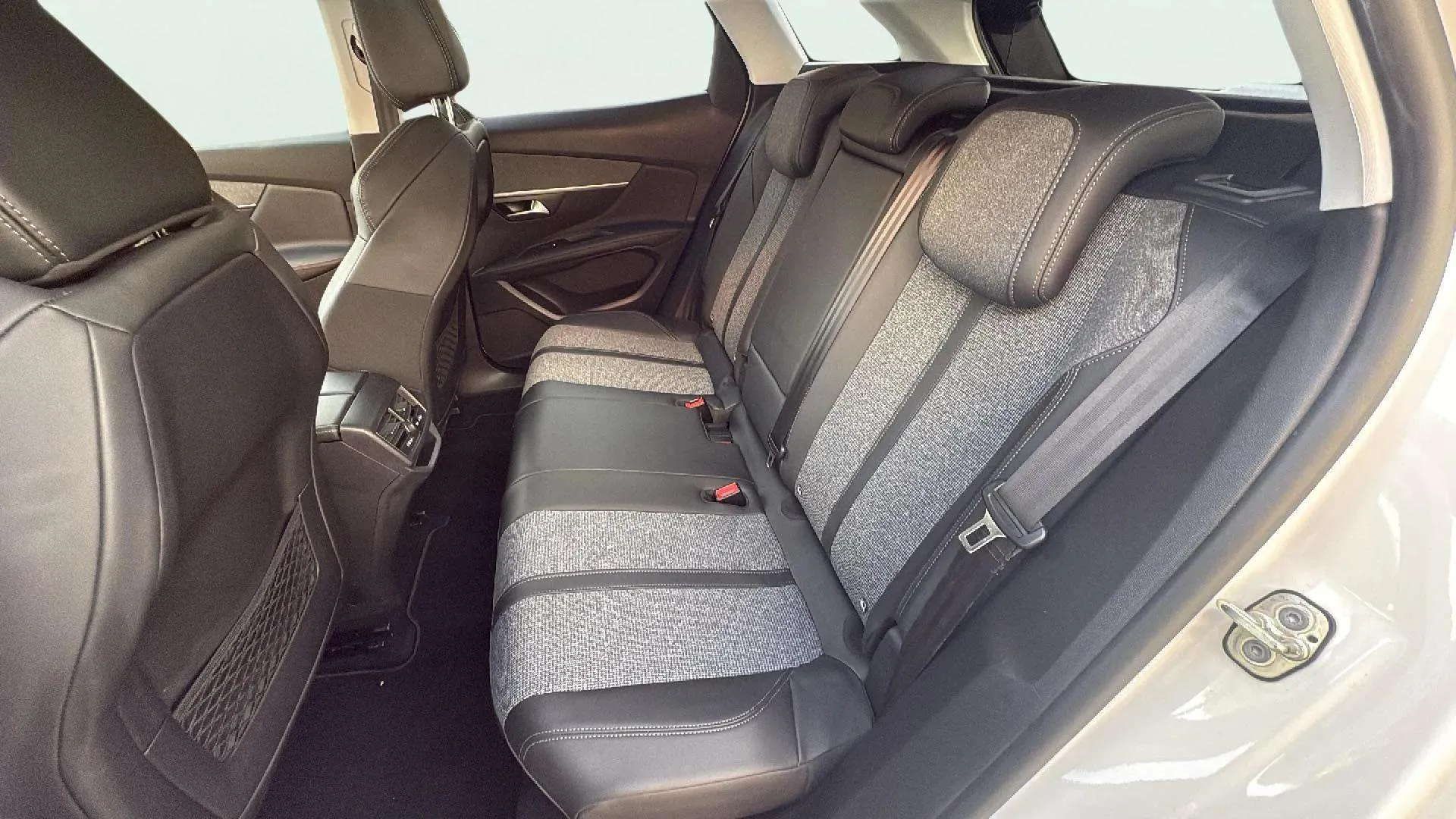Peugeot 3008 1.2 PureTech Active - foto 12