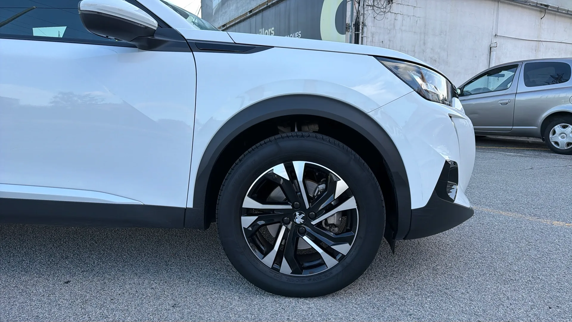 Peugeot 2008 Allure BlueHDi 130 EAT8 - foto 6