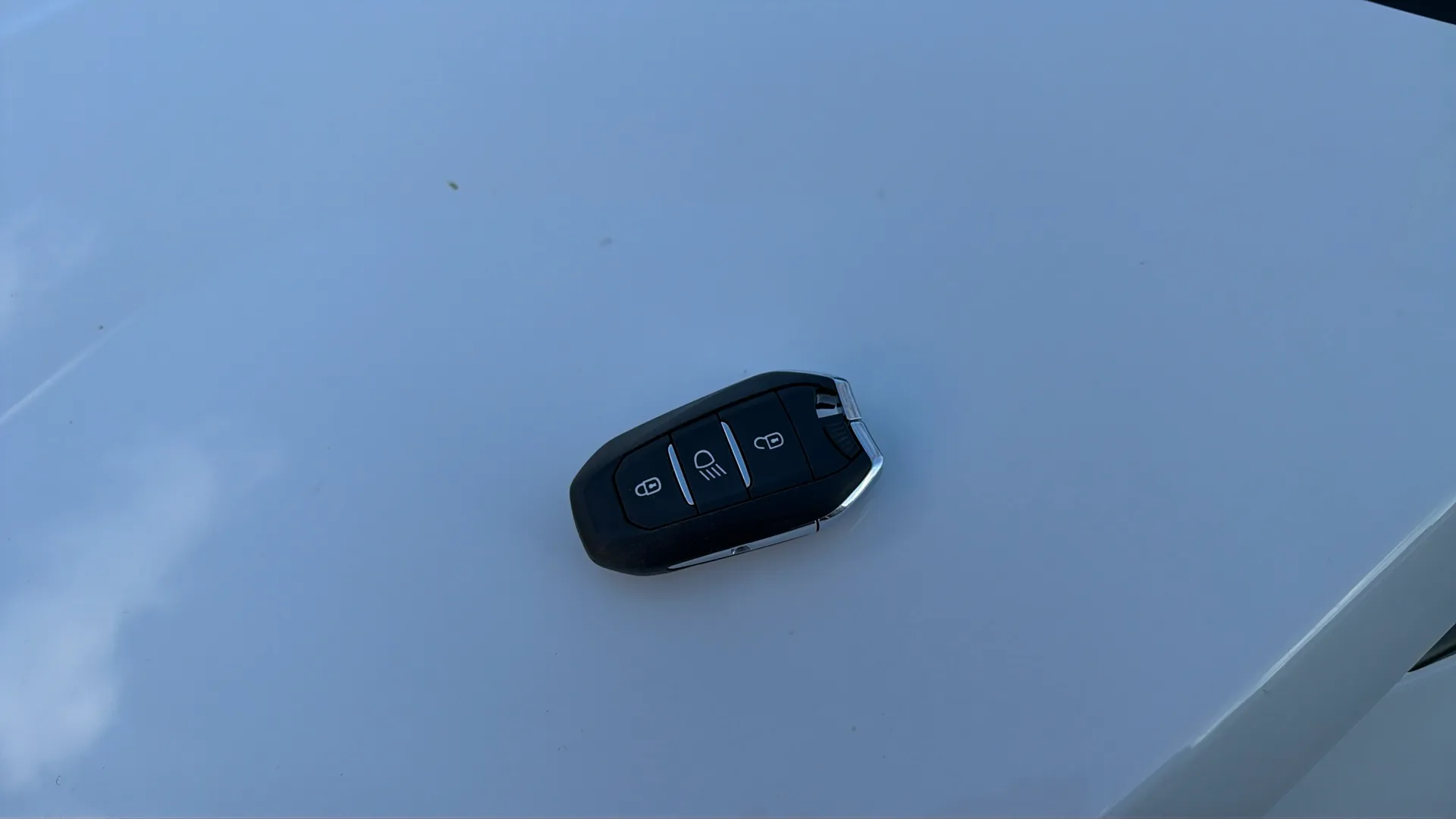 Peugeot 2008 Allure BlueHDi 130 EAT8 - foto 18