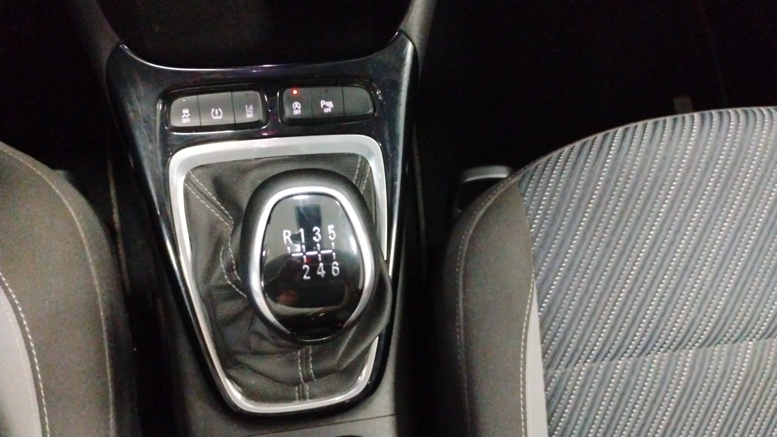Opel Crossland 1.2 Design Line 120 Aniversario - foto 17