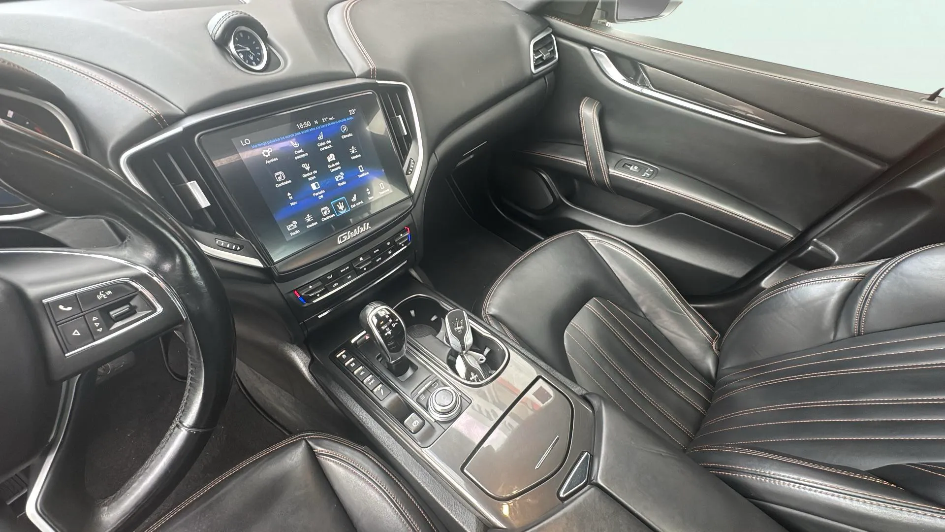 Maserati Ghibli 3.0 V6 DS RWD - foto 12