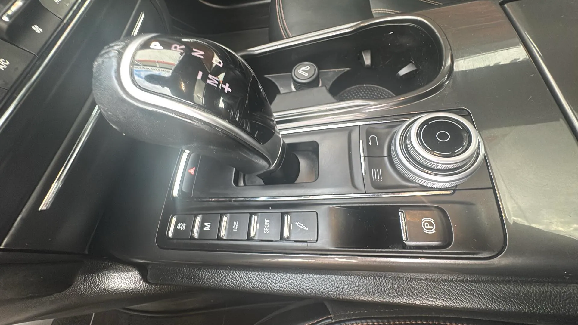 Maserati Ghibli 3.0 V6 DS RWD - foto 21