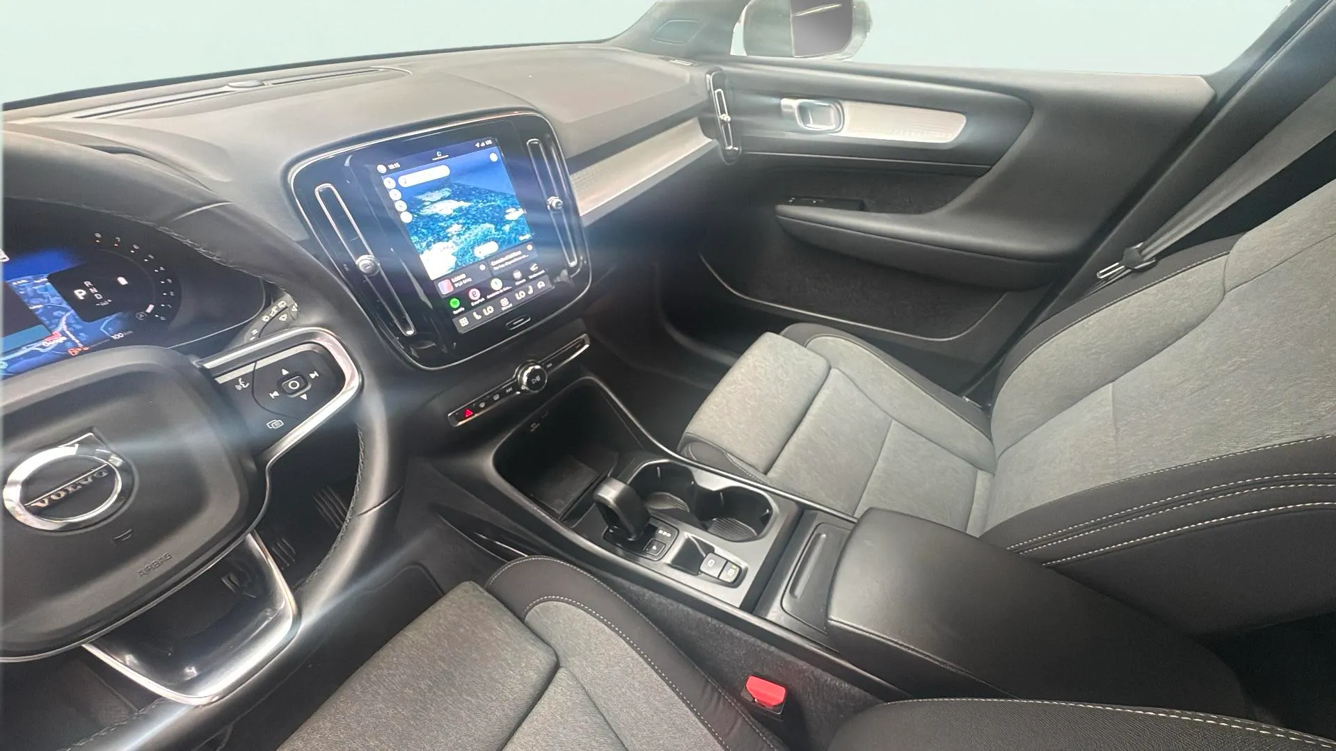 Volvo XC40 2.0 B3 G Essential - foto 12
