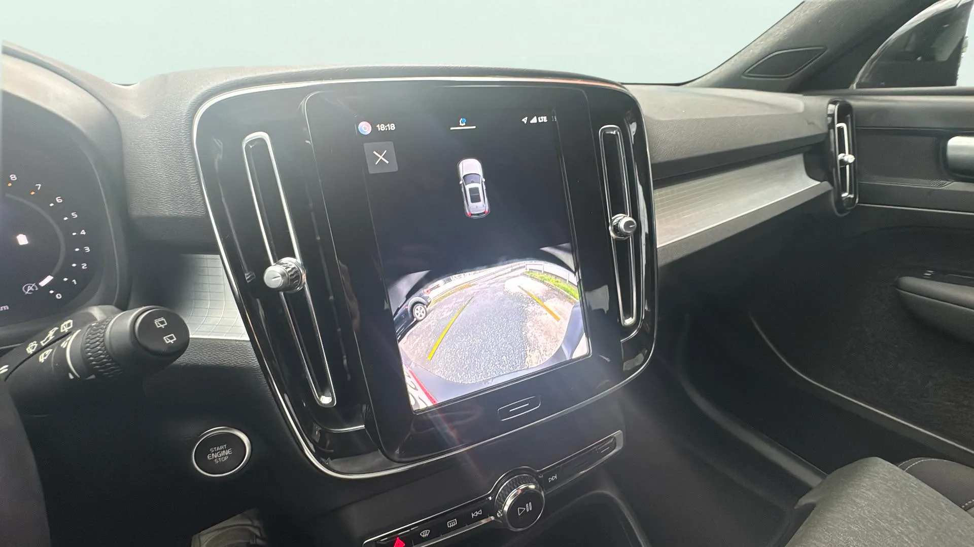 Volvo XC40 2.0 B3 G Essential - foto 21