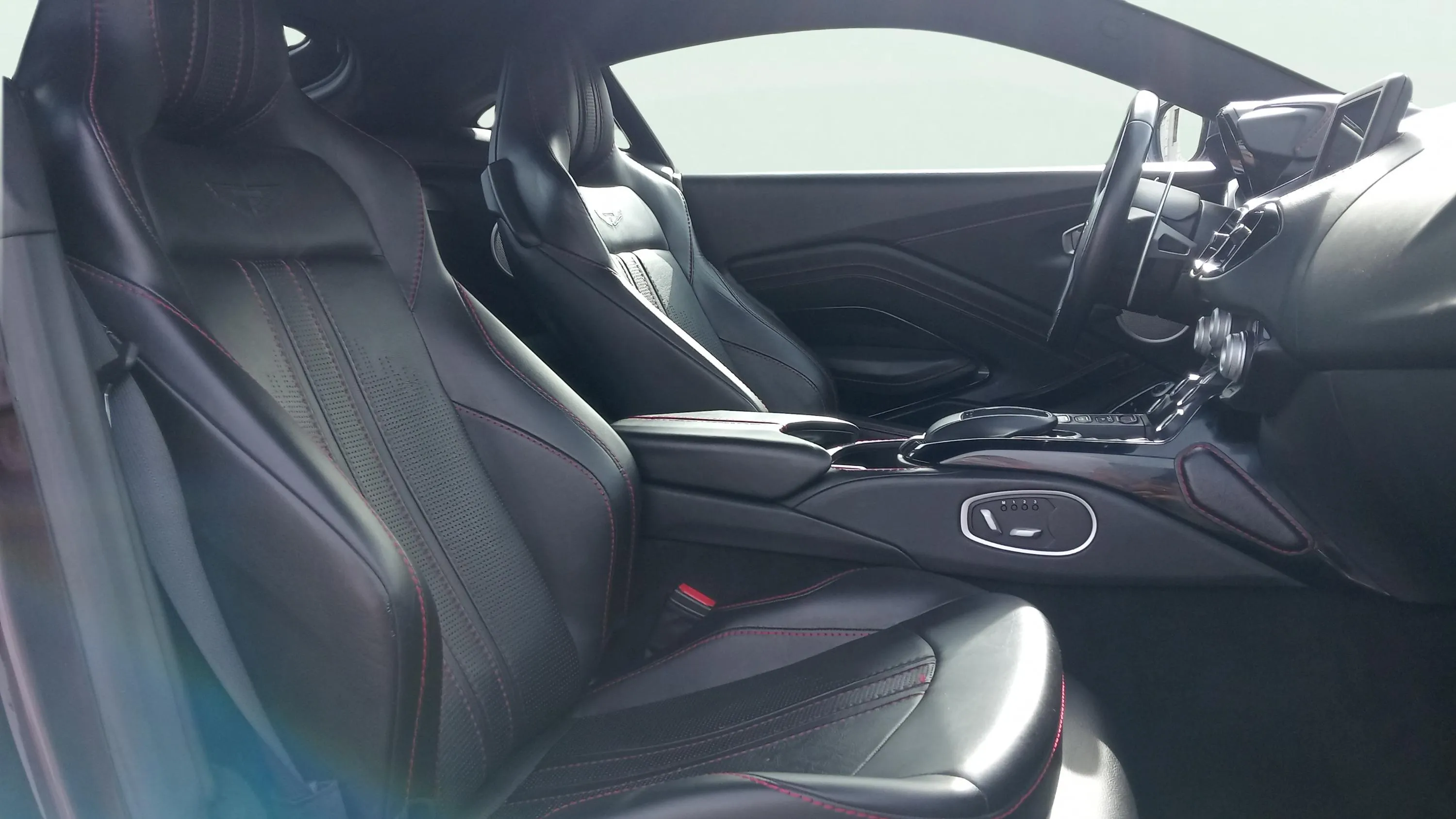 Aston Martin Vantage 4.0 V8 - foto 16