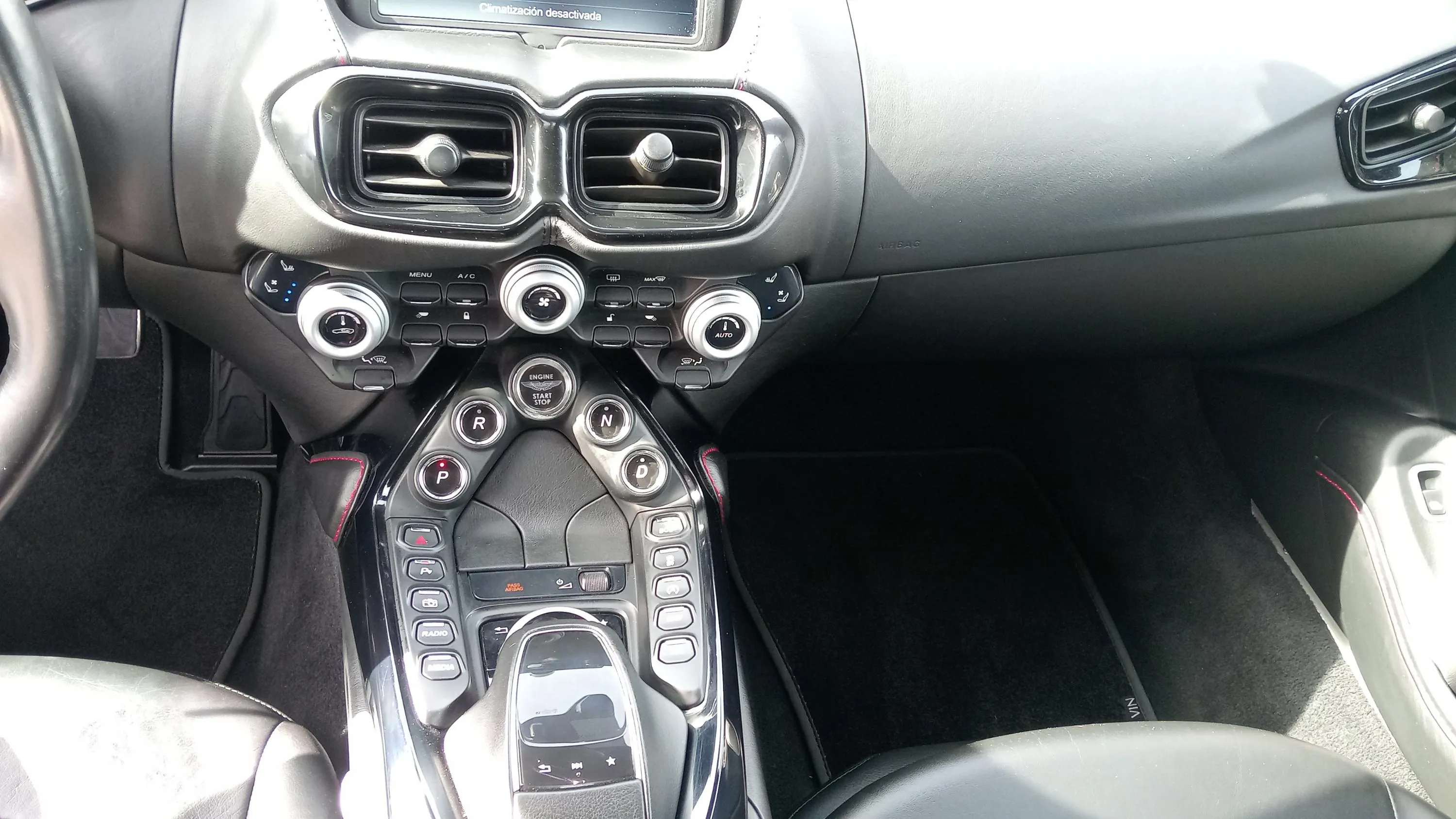 Aston Martin Vantage 4.0 V8 - foto 13
