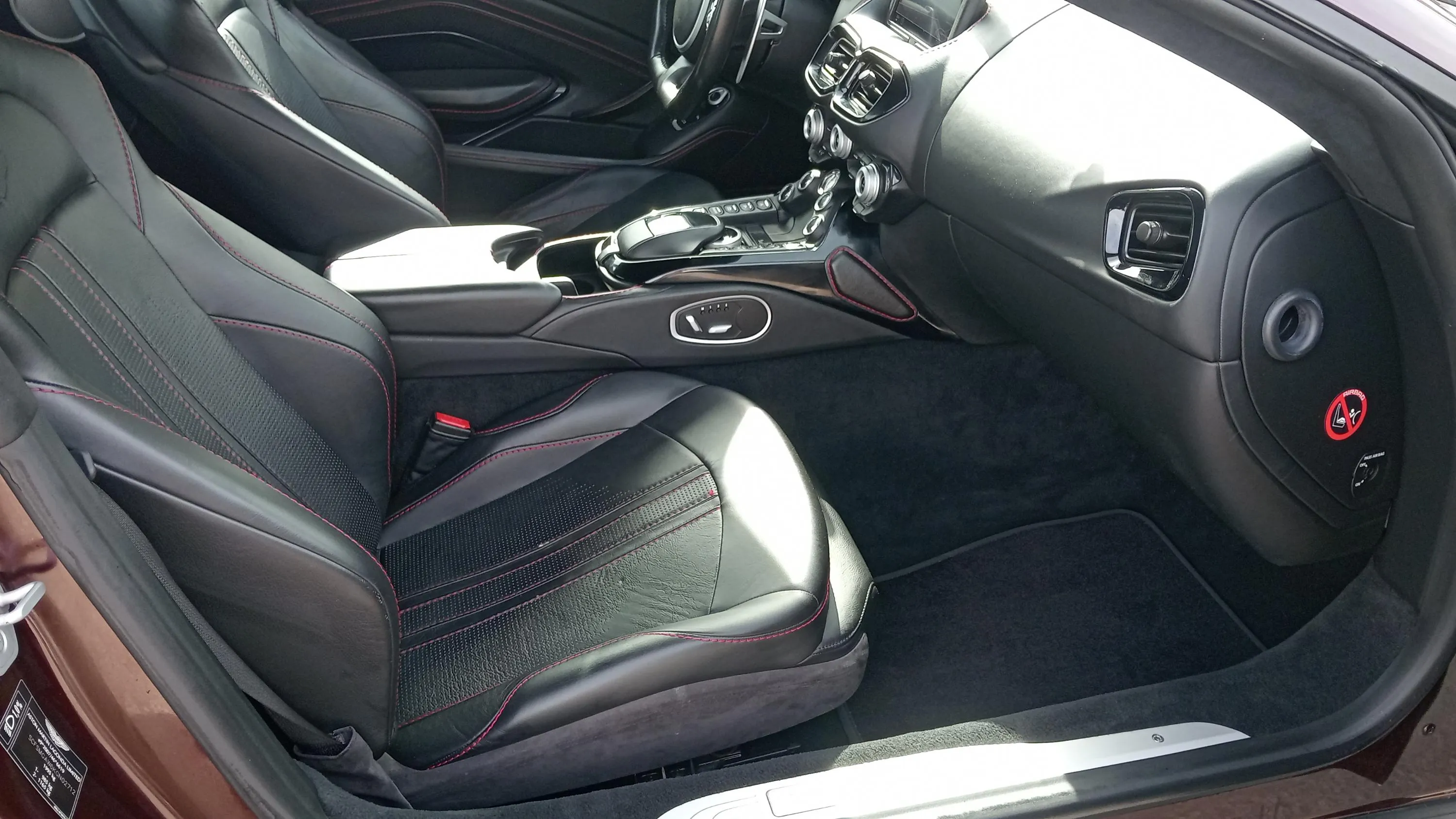 Aston Martin Vantage 4.0 V8 - foto 15