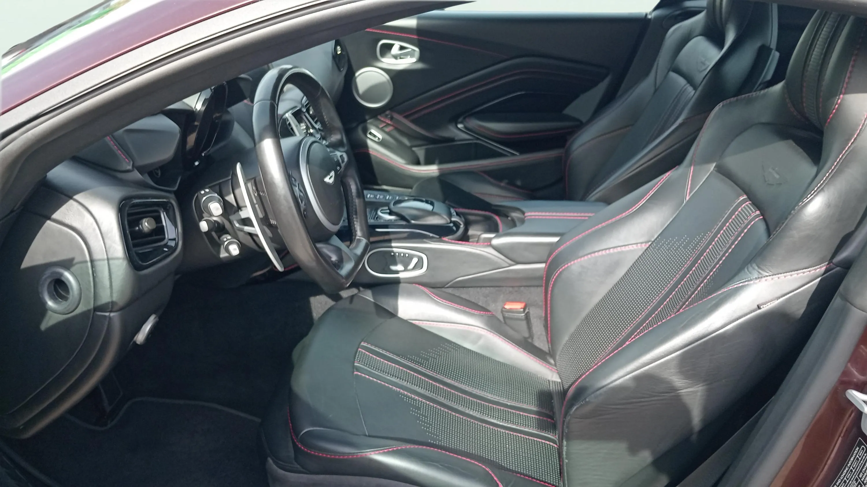 Aston Martin Vantage 4.0 V8 - foto 17