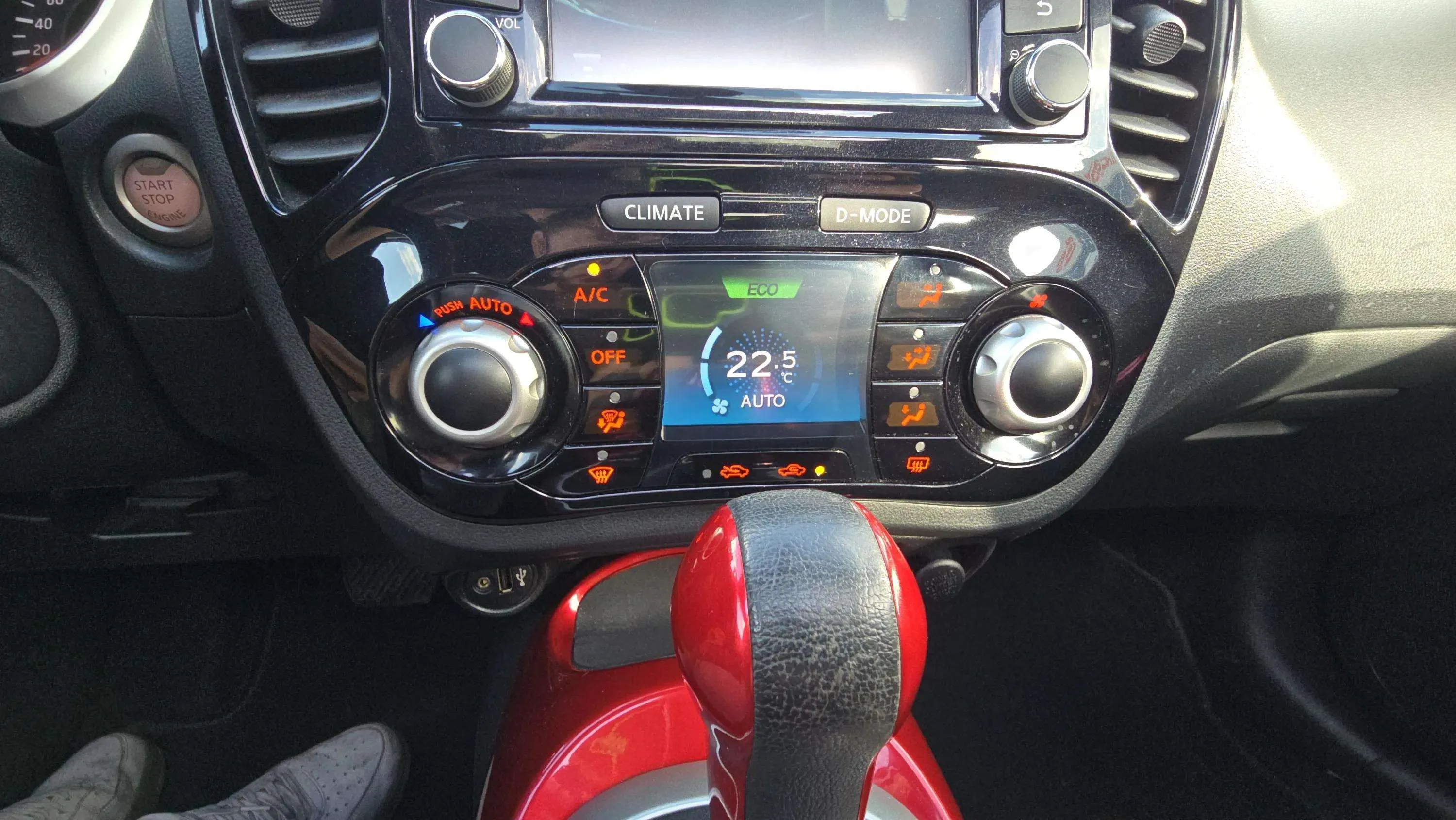Nissan Juke 1.6 DIG-T Xtron 4x4 Tekna - foto 22