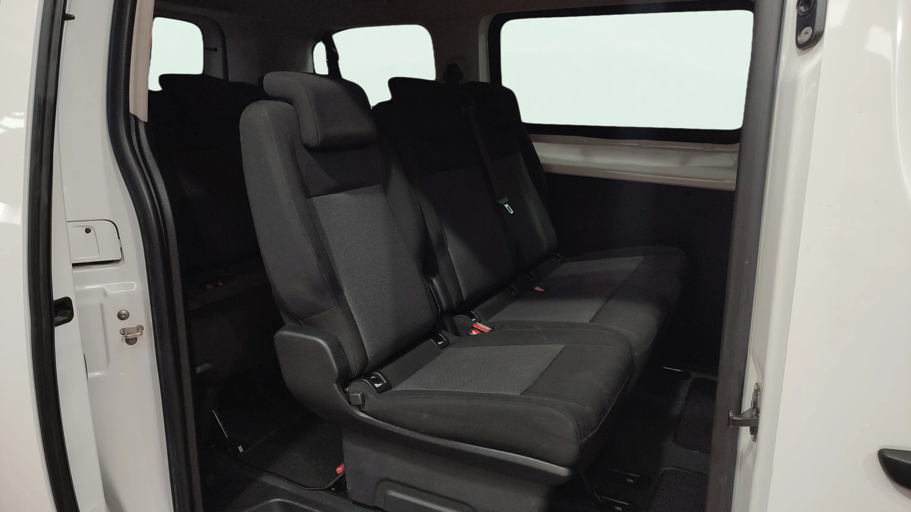 Peugeot Expert Combi BlueHDi 120 Standard - foto 19