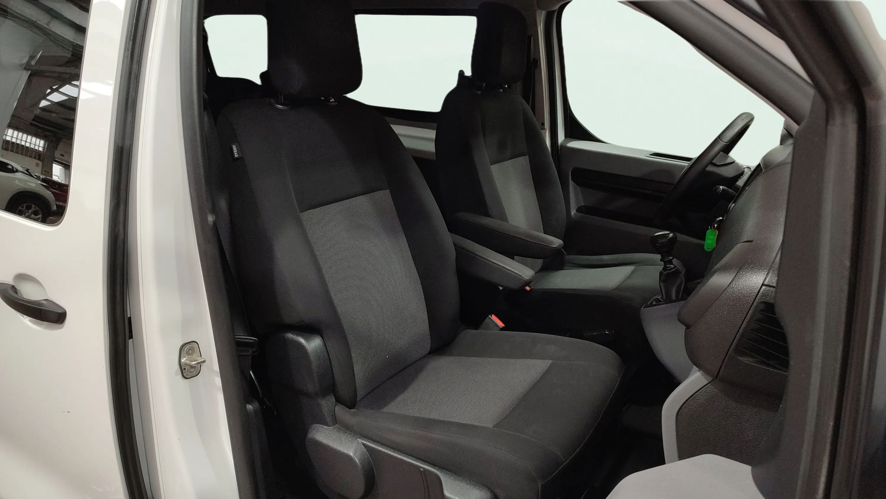 Peugeot Expert Combi BlueHDi 120 Standard - foto 18