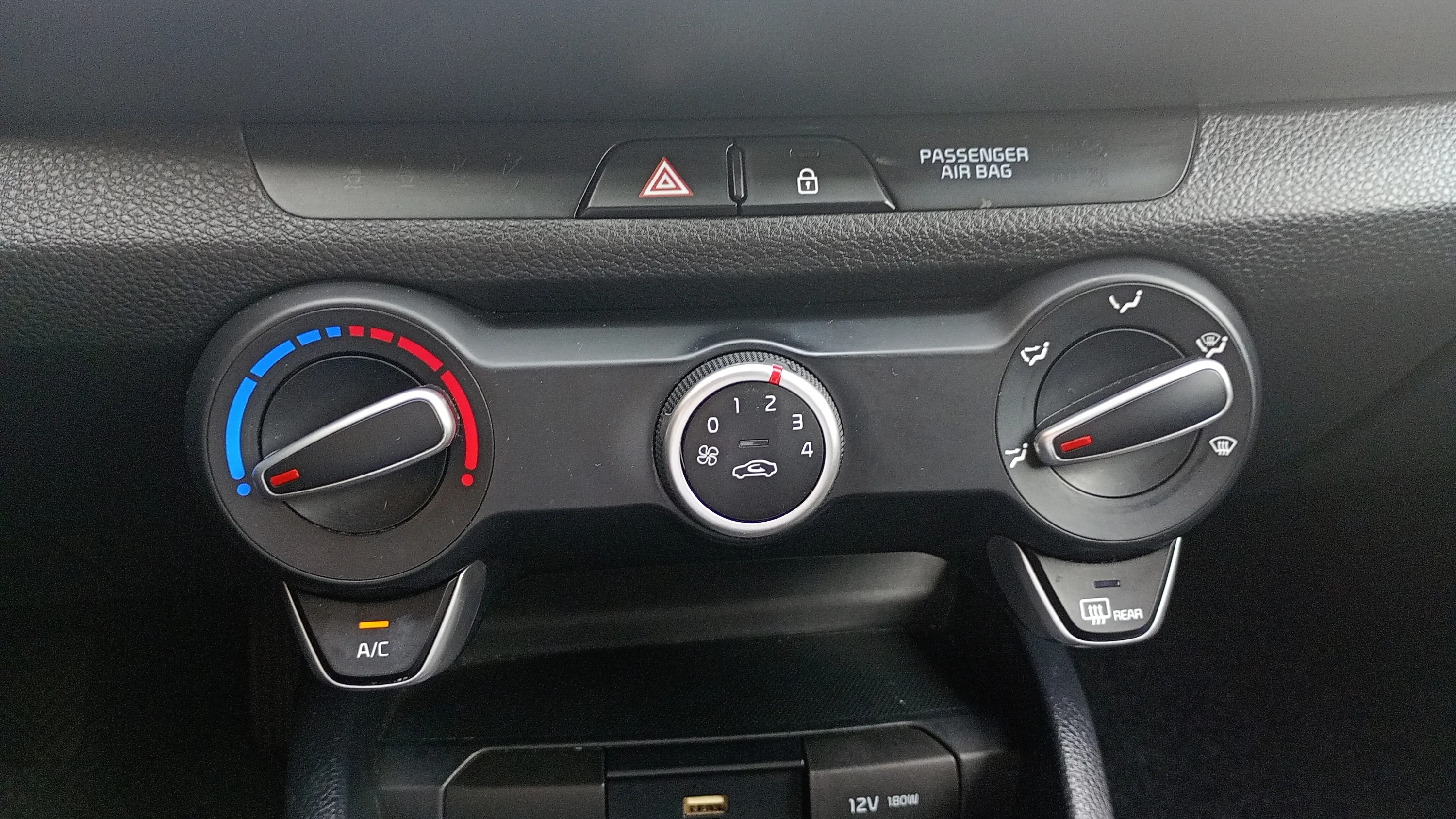 Kia Stonic 1.0 T-GDi MHEV Concept - foto 19