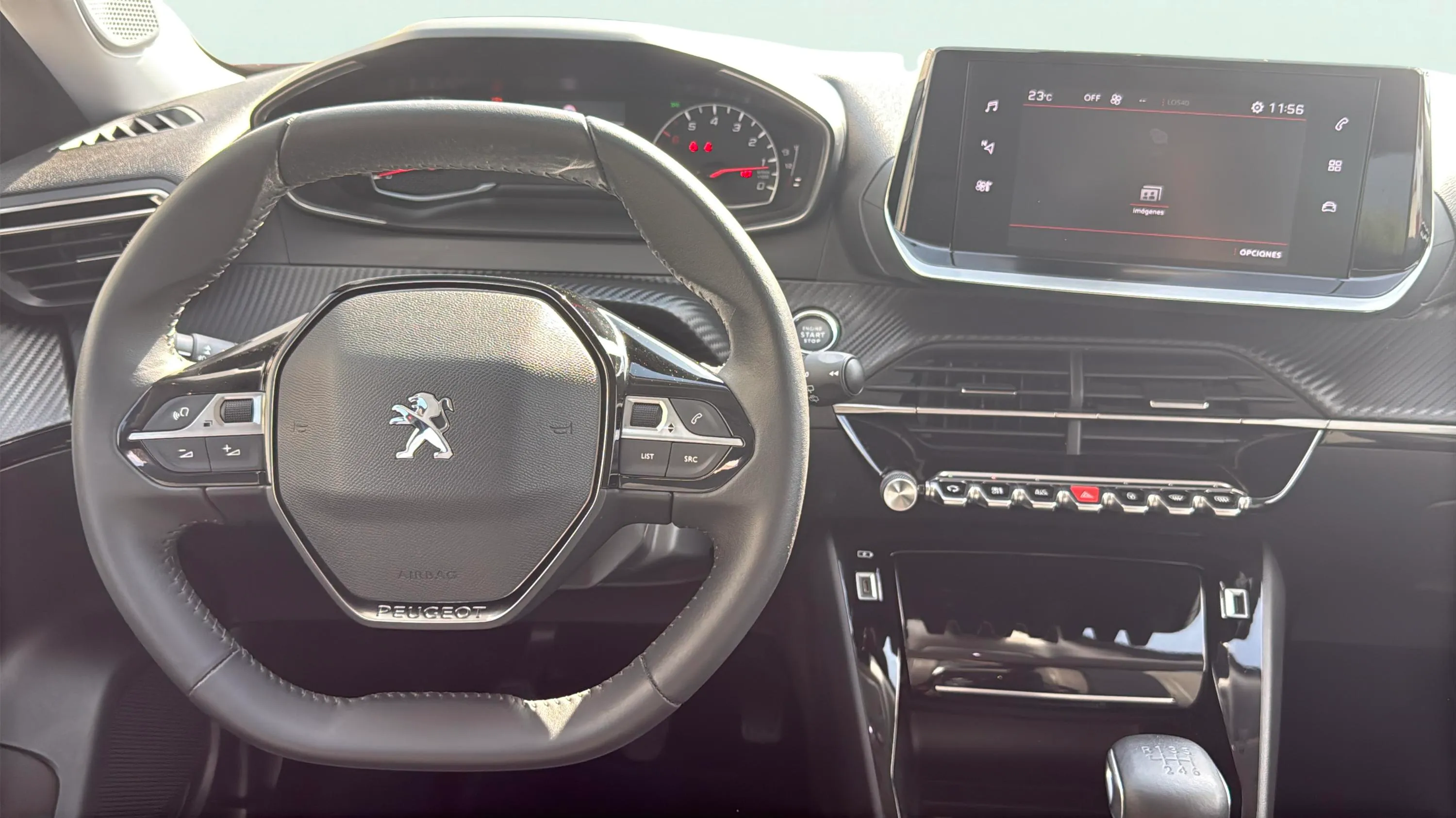 Peugeot 2008 Allure PureTech 100 BVM6 - foto 12