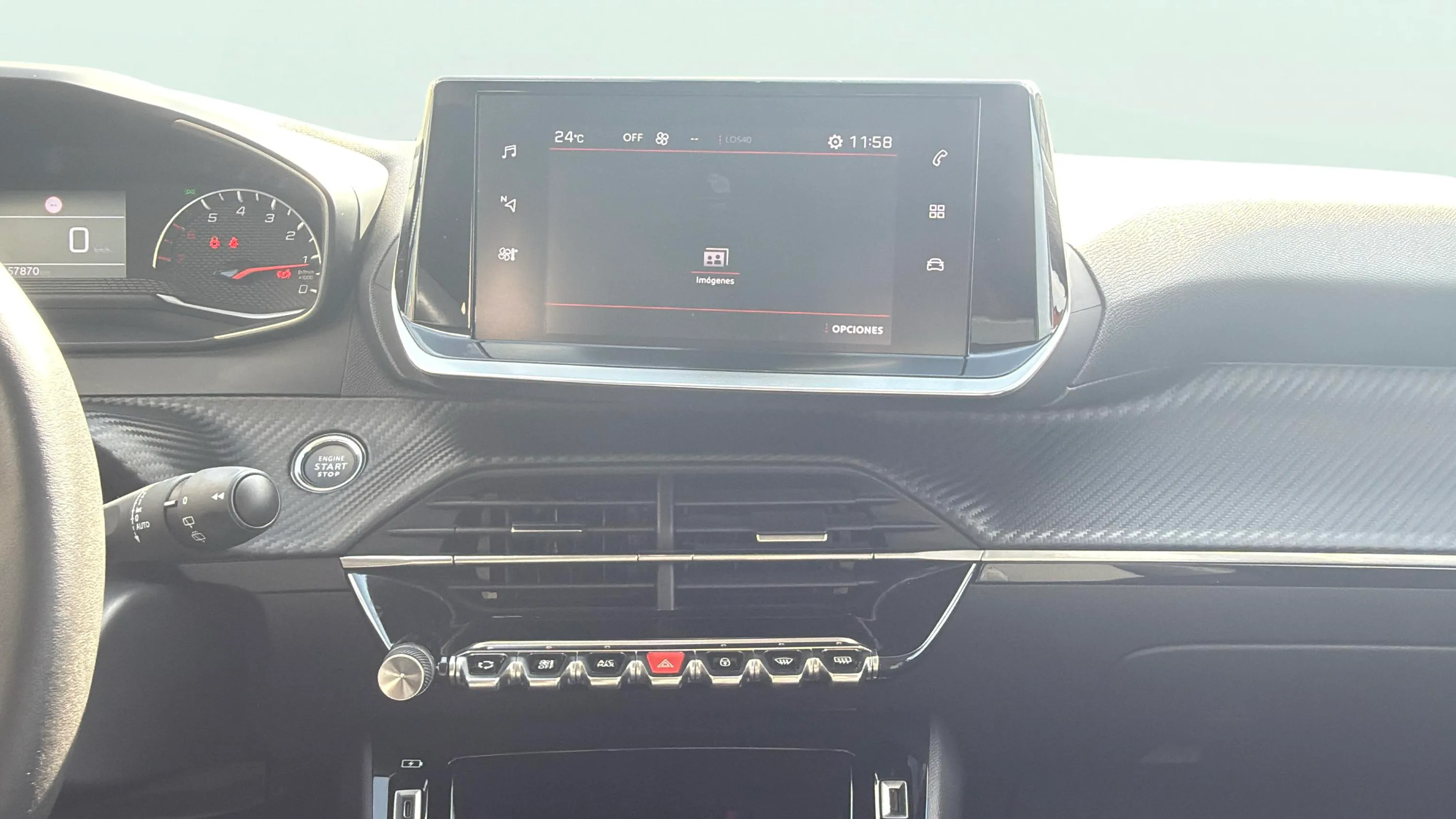 Peugeot 2008 Allure PureTech 100 BVM6 - foto 17