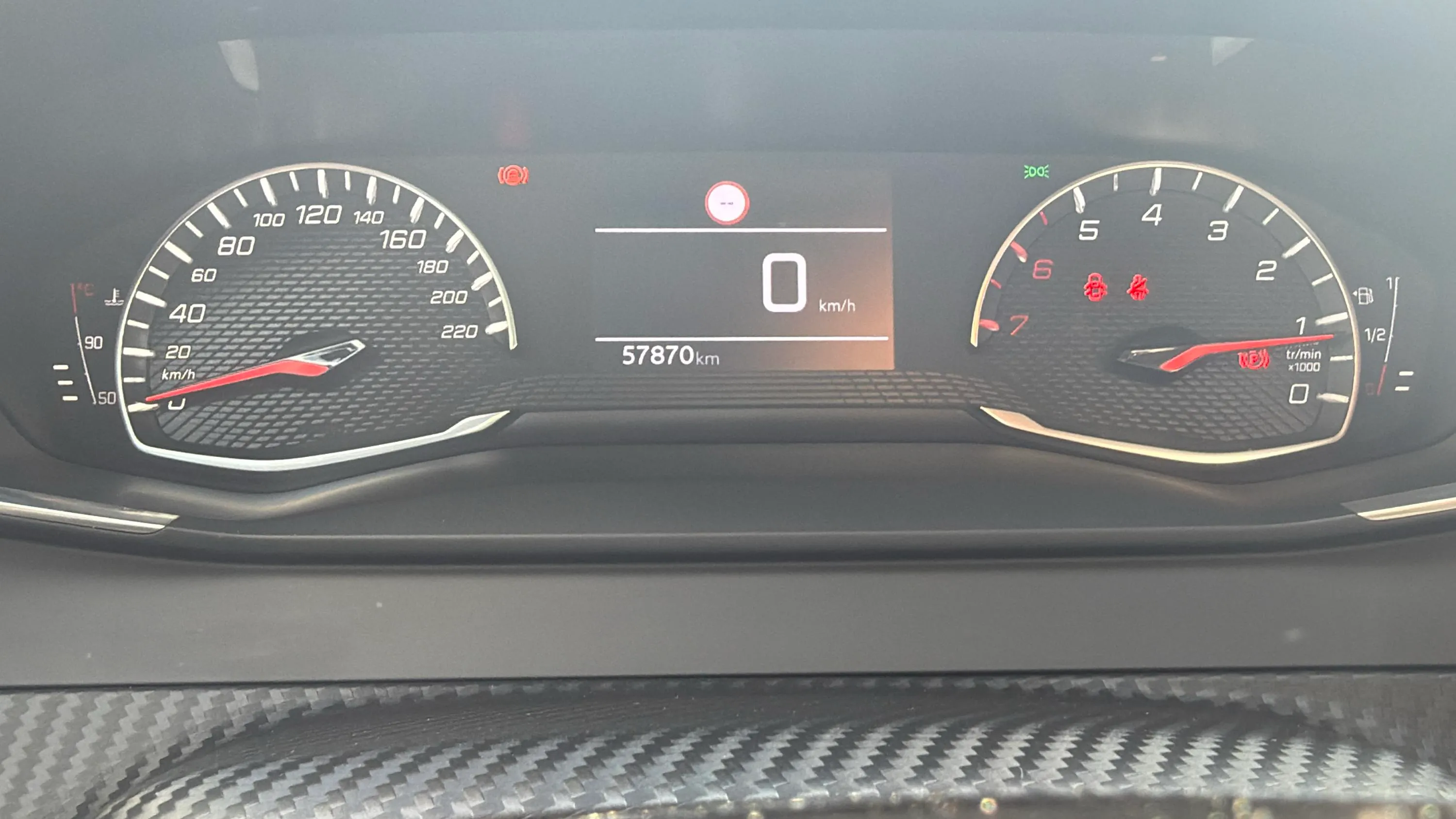 Peugeot 2008 Allure PureTech 100 BVM6 - foto 13
