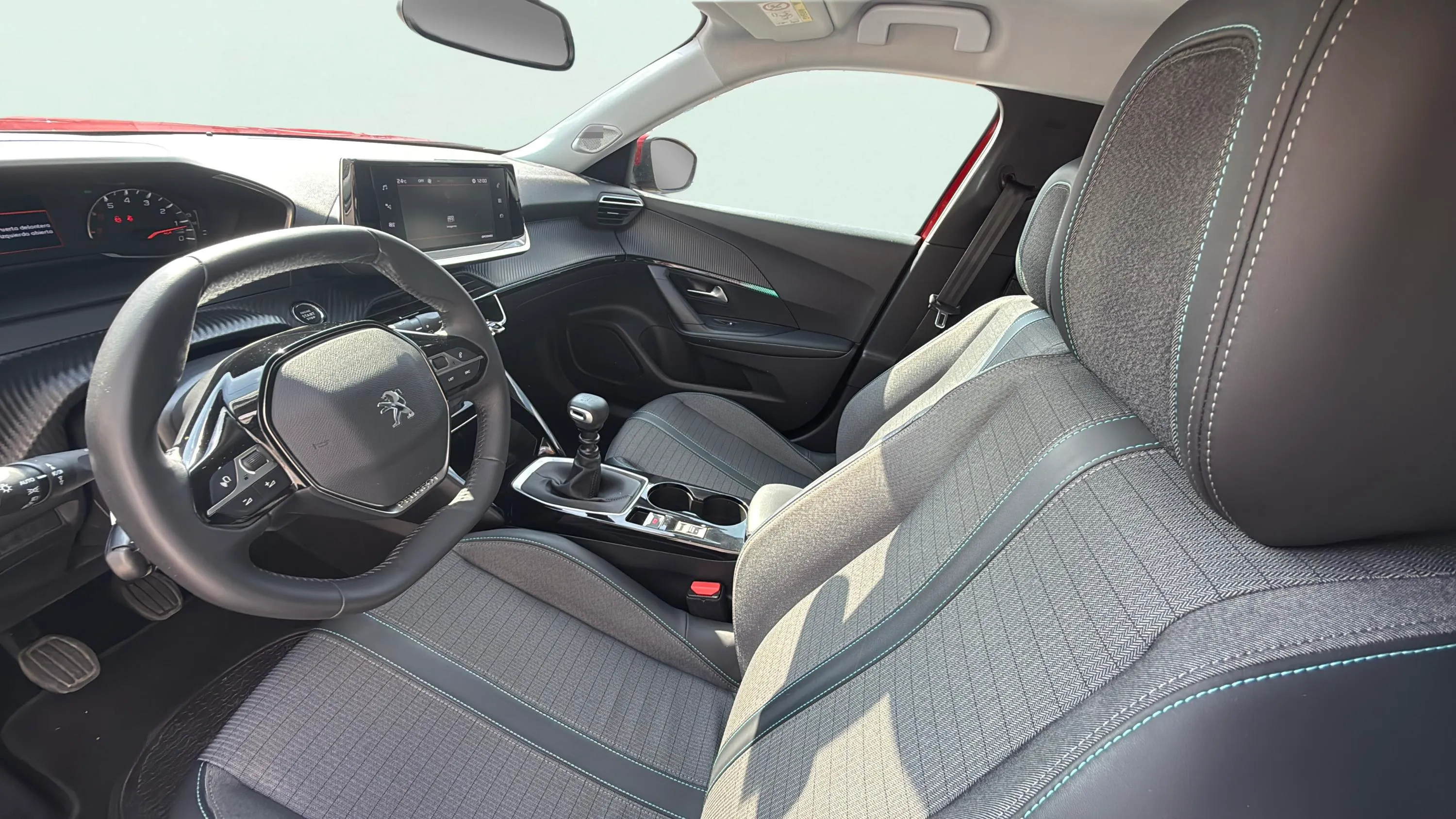 Peugeot 2008 Allure PureTech 100 BVM6 - foto 9