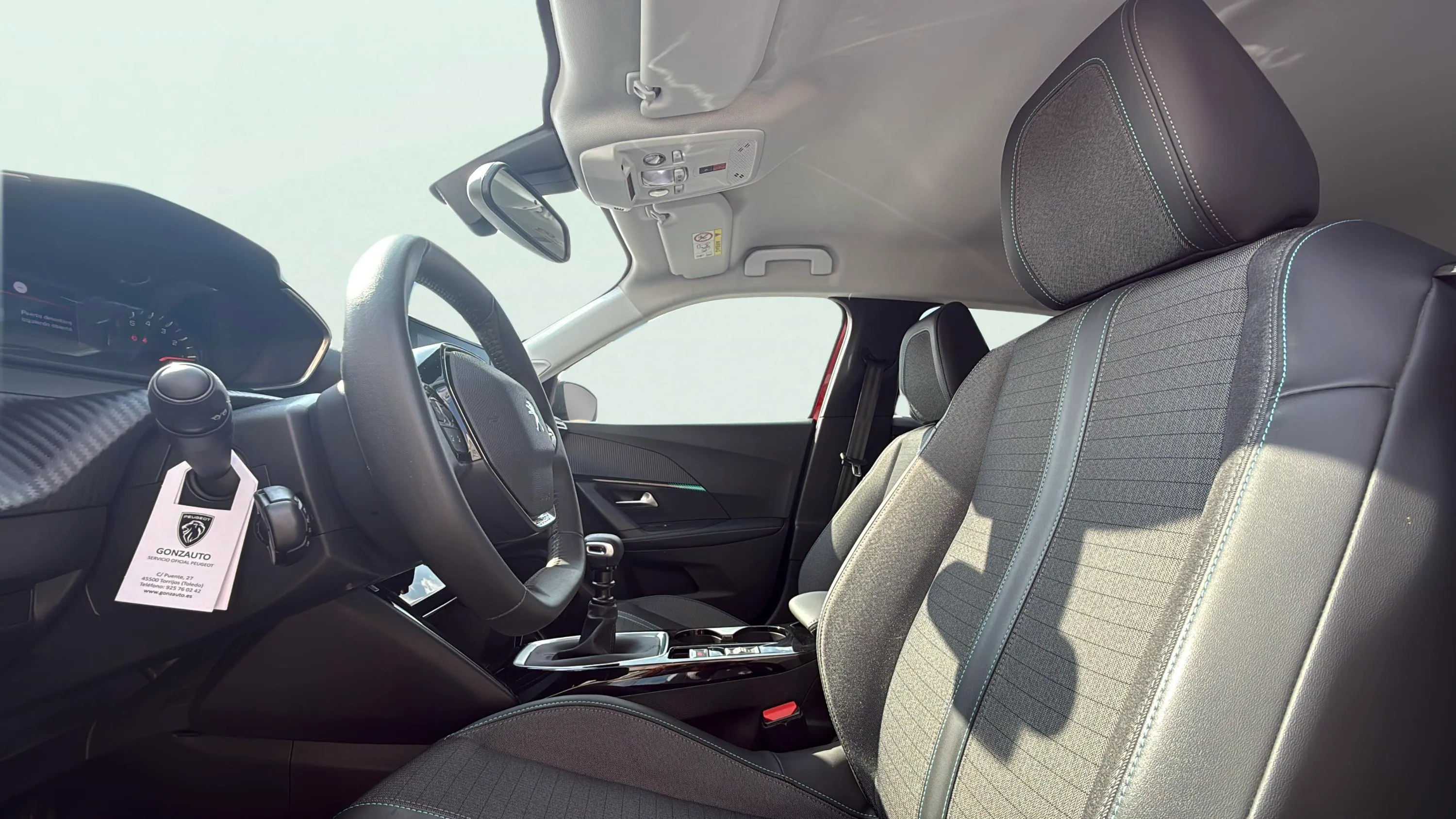 Peugeot 2008 Allure PureTech 100 BVM6 - foto 14