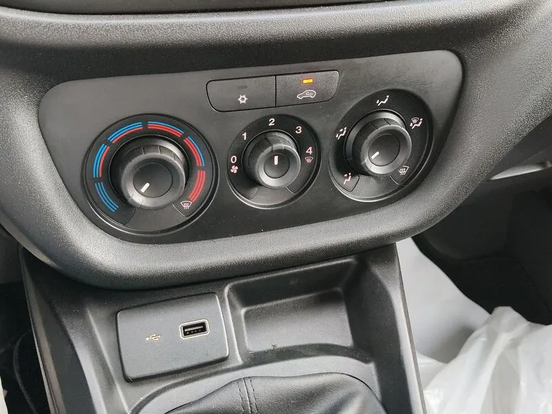 Fiat Doblò 1.3 Mjet - foto 12
