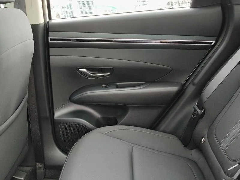 Hyundai Tucson 1.6 T-GDi HEV Maxx Sky - foto 31