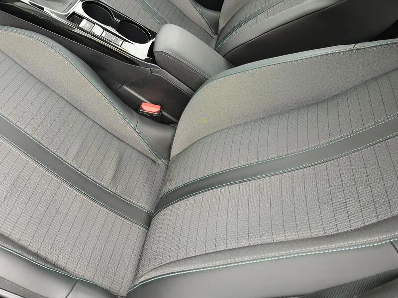 Peugeot 2008 Allure Pack BlueHDi (AC) - foto 30