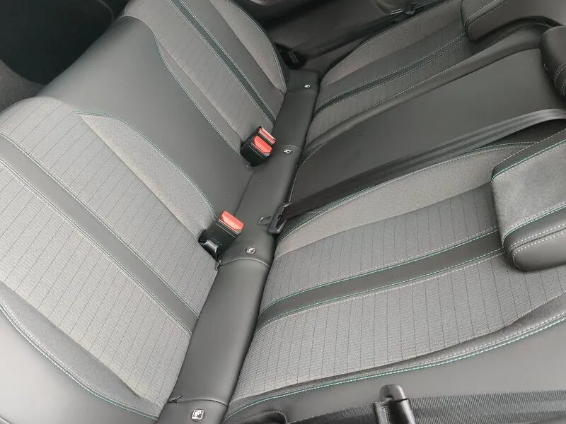 Peugeot 2008 Allure Pack BlueHDi (AC) - foto 33