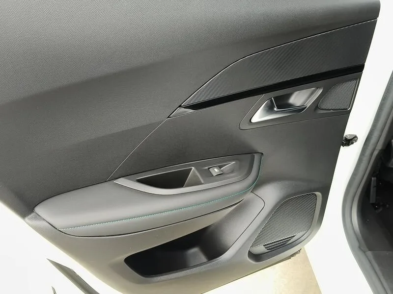 Peugeot 2008 Allure Pack BlueHDi (AC) - foto 34