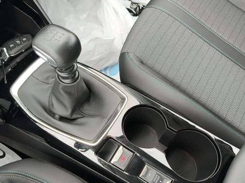 Peugeot 2008 Allure Pack BlueHDi (AC) - foto 13
