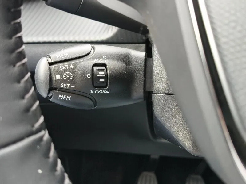 Peugeot 2008 Allure Pack BlueHDi (AC) - foto 25