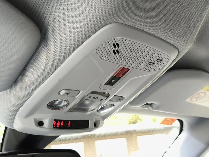 Peugeot 2008 Allure Pack PureTech 130 - foto 23