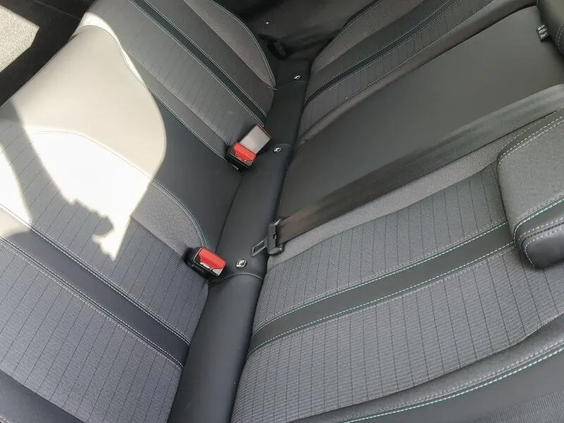 Peugeot 2008 Allure Pack PureTech 130 - foto 35