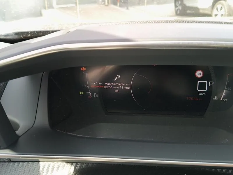 Peugeot 2008 Allure Pack PureTech 130 - foto 17