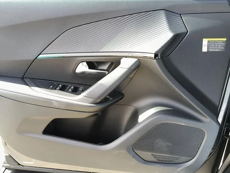 Peugeot 2008 Allure Pack PureTech 130 - foto 31