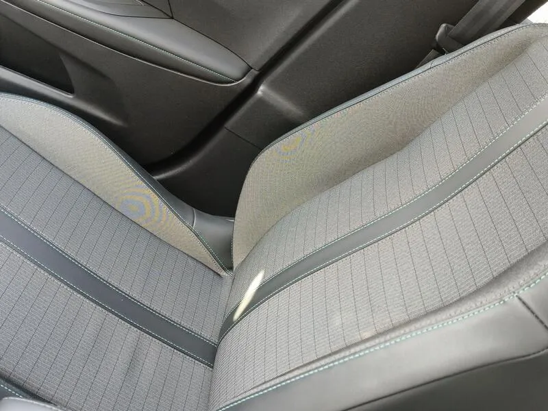 Peugeot 2008 Allure Pack PureTech 130 - foto 22