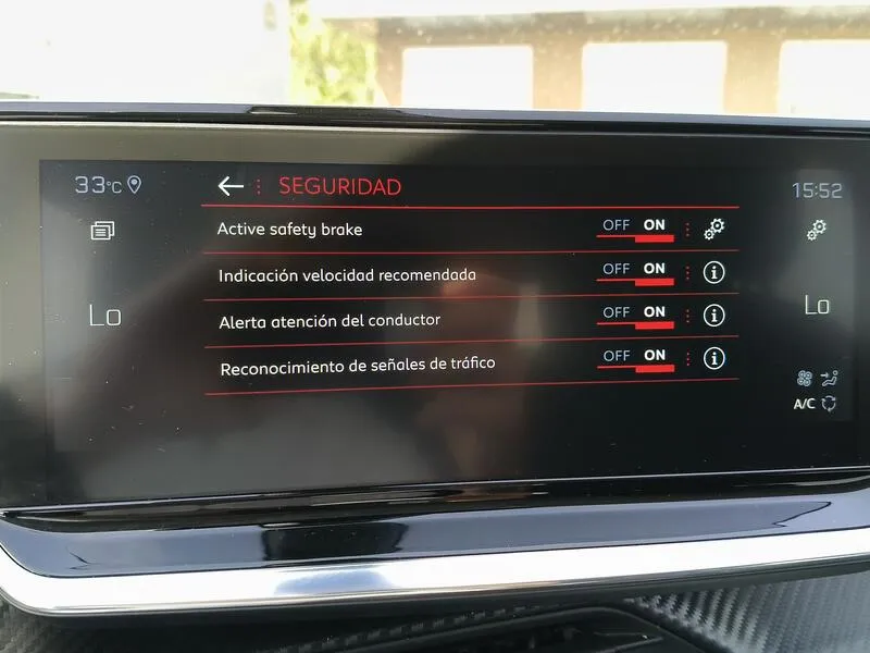 Peugeot 2008 Allure Pack PureTech 130 - foto 16