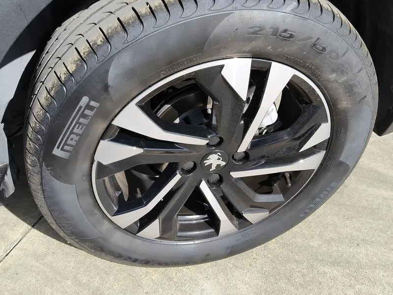Peugeot 2008 Allure Pack PureTech 130 - foto 47
