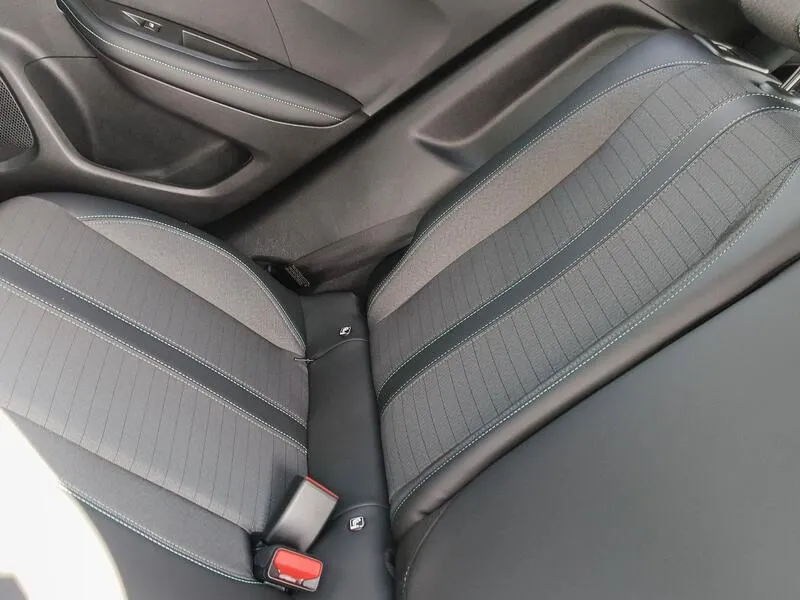 Peugeot 2008 Allure Pack PureTech 130 - foto 34