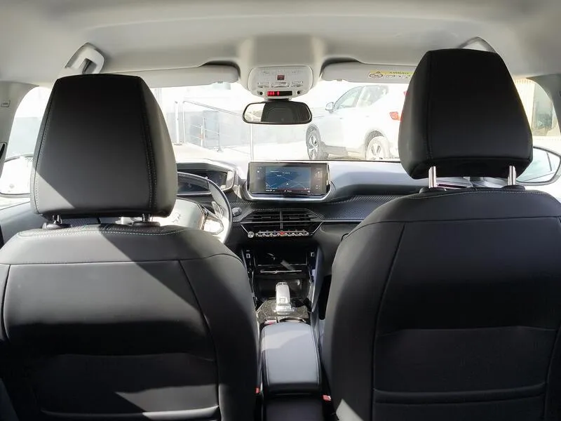 Peugeot 2008 Allure Pack PureTech 130 - foto 39