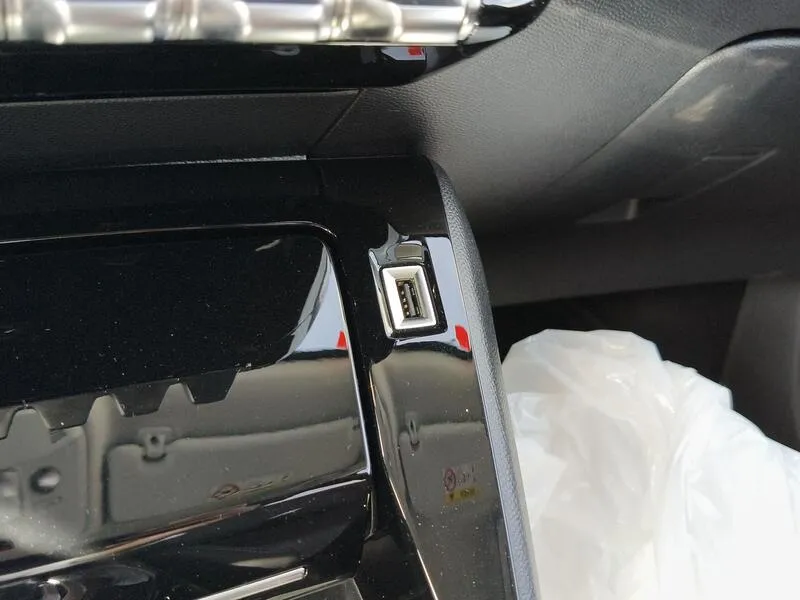Peugeot 2008 Allure Pack PureTech 130 - foto 15