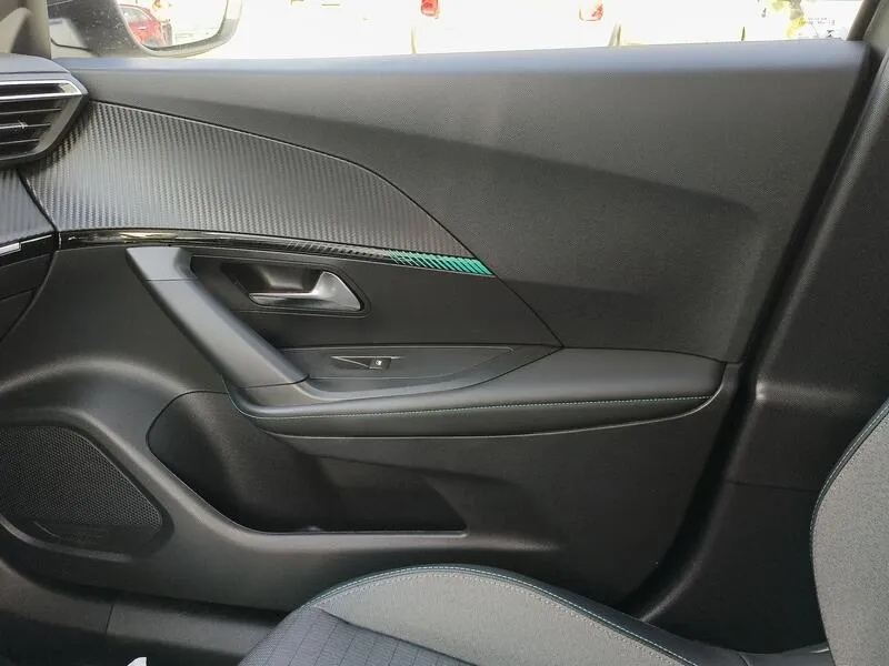 Peugeot 2008 Allure Pack PureTech 130 - foto 21