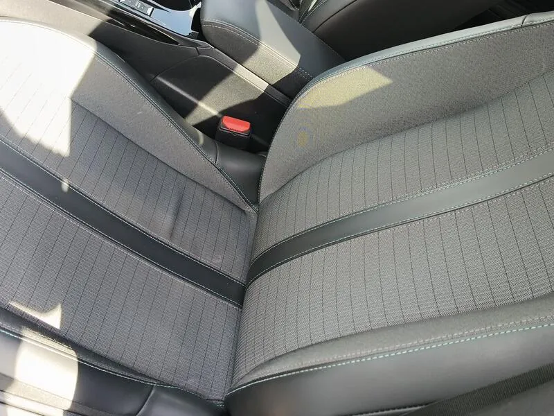 Peugeot 2008 Allure Pack PureTech 130 - foto 32