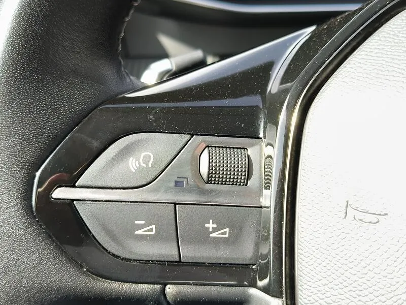 Peugeot 2008 Allure Pack PureTech 130 - foto 26