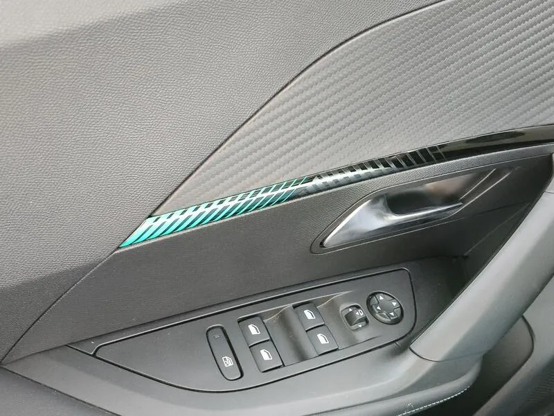 Peugeot 2008 Allure Pack PureTech 130 - foto 30
