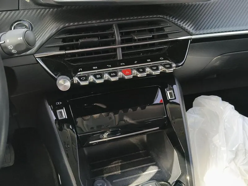 Peugeot 2008 Allure Pack PureTech 130 - foto 12