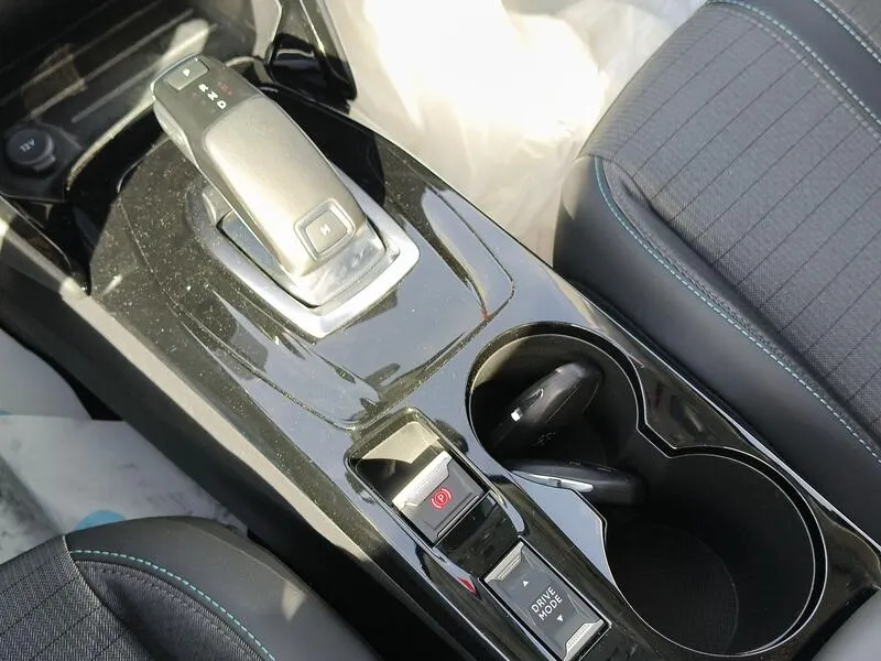 Peugeot 2008 Allure Pack PureTech 130 - foto 13