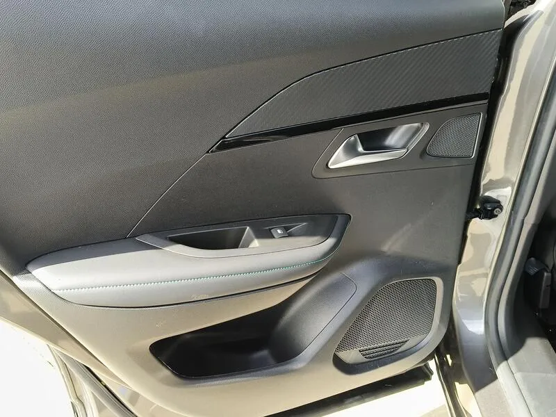 Peugeot 2008 Allure Pack PureTech 130 - foto 36