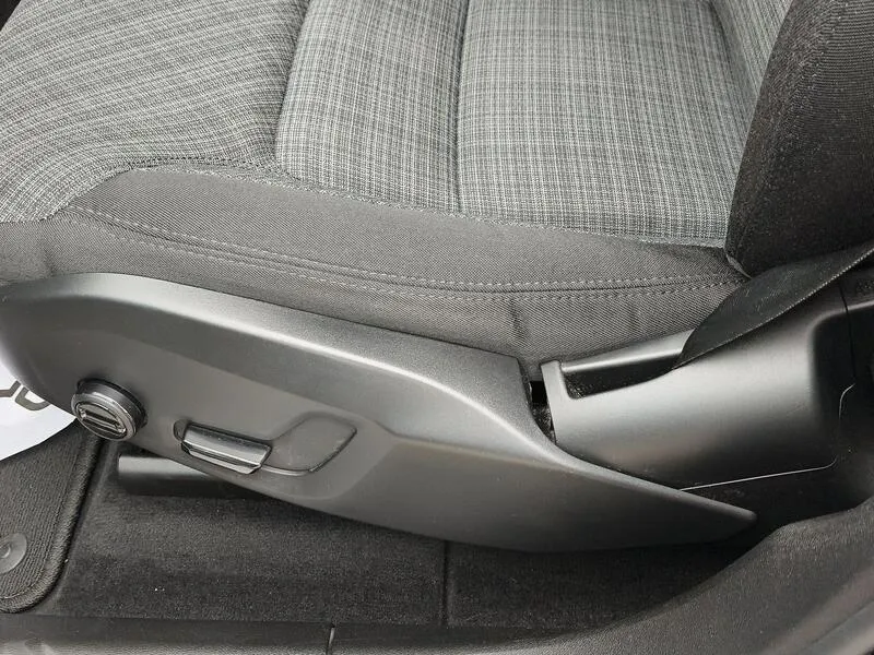 Volvo XC60 2.0 B4 D Core - foto 33