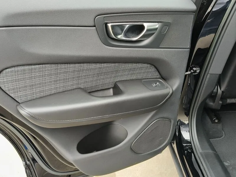 Volvo XC60 2.0 B4 D Core - foto 37