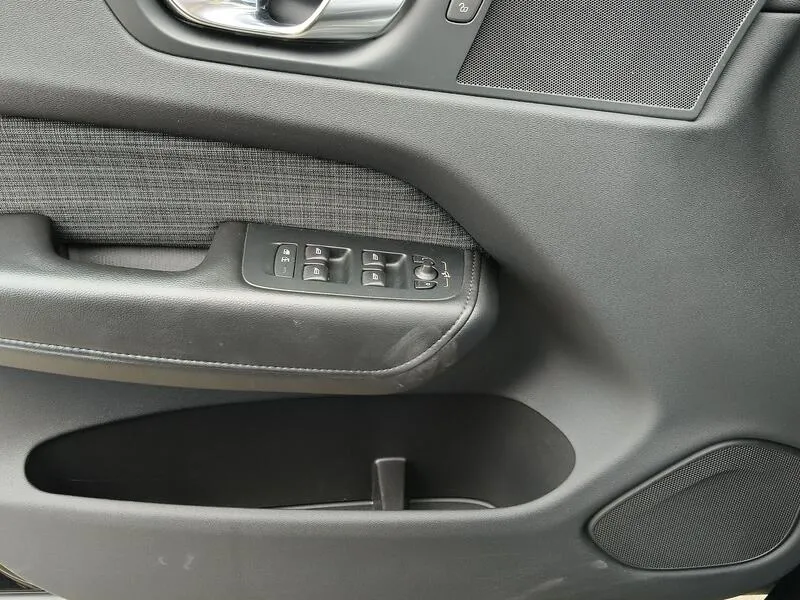 Volvo XC60 2.0 B4 D Core - foto 31