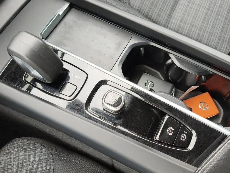 Volvo XC60 2.0 B4 D Core - foto 13